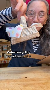 You need a dose of cardboard & string therapy in your life 🧺📦 Cardboard & String DIY mini gift basket Materials: * Flat cardboard box * String (any kind works!) * Trim * Scissors * Cocktail sticks * Glue Steps: 1. Cut the base first from the cardboard, size really depends on how big you want your box 2. Pop in your cocktail sticks in the cardboard to create a frame to weave in 3. Weave : secure the first bit and weave till you have the height you need. 4. Chop off the excess sticks and add tri