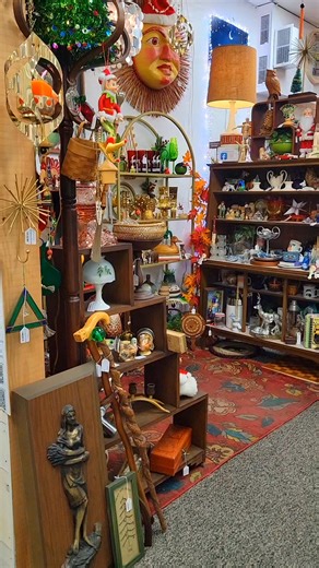 Twisted Sisters Vintage Market of Antigo 🎄CHRISTMAS OPEN HOUSE🎄 Saturday, Nov 8 / 10am-5pm Next to Antigo Dairy Queen 👑 | Live Simply Vintage