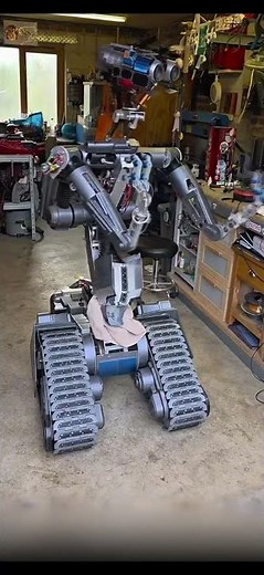 Johnny 5 is ALIVE! 🤖 The Ultimate Retro Robot Build #johnny5 #viral #retrogaming