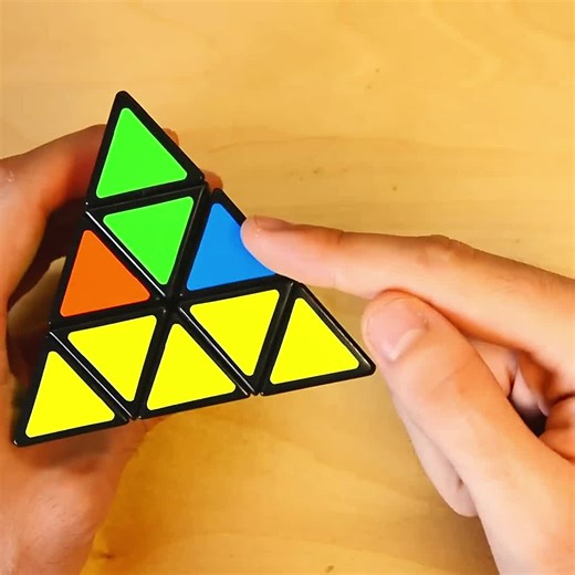 Resolver Pyraminx (Principiantes) ｜ Muy fácil ｜ Tutorial ｜ Español (5)
