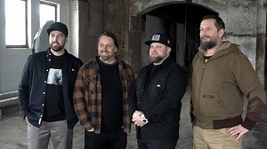 Je Divokej Bill pořád ještě divokej? Podívejte se, jak se pařmeni ze slavné kapely změnili za pětadvacet let | Super.cz | Stream