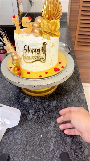 “Anniversary Cake But Make It WOW 😍🔥