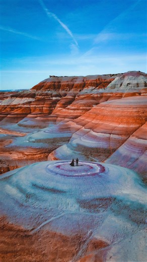 Nathalie Aron 🌍 Adventure & Luxury Travel Creator on Instagram: "Make your life spectacular! 🥹 No more excuses. No more „what ifs“. No more „one day, I will.“ One thing I learned over the last years is this: „One day“ will never exist if you don’t turn it into TODAY. We like to believe we have so much time.. but in reality, our time in this universe is just a blink of an eye 👁️ So make every second count. Places shown in this reel: 🌈 Bentonite Hills, Utah 🏰 The Great Wall of China 💧 Lake P