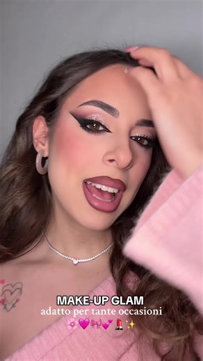 Make-up glam adatto per tante occasioni 💄 Palpebra luminosa ed eye-liner sfumato con combo labbra rosata dai contorni più scuri🫠 Fatemi sapere se vi piace 💄 #makeupglam #makeuptutorial #makeup