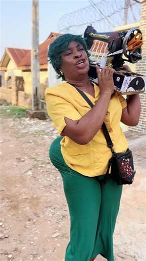 Caro the Designer: Creative Sister vs. Her Designs