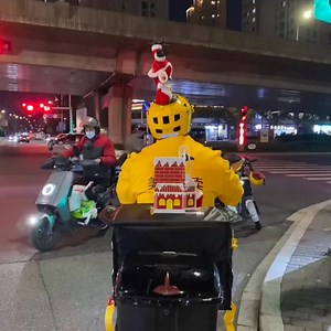 Ông trẻ noel đi ship quà đây mà #hayking | HayKing