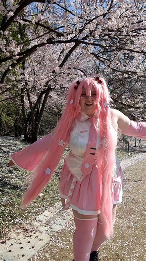 She's back ✨ Sakura Miku cosplay 🌸