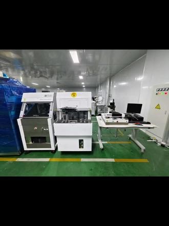 左侧的ZETA 自动化测试机右侧的精密探针台 半导体晶圆 芯片自动测试与检测系统，包含左侧的ZETA Instruments 自动化测试机（HandlerTest Head）以及右侧的精密探针台 显微镜工作站