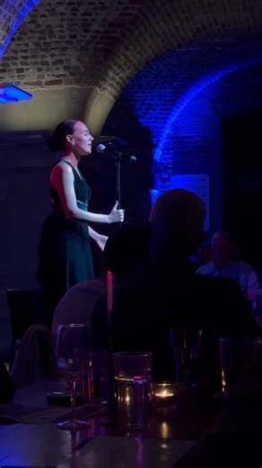 Maria León Performs "Heart of stone" from Six Live at the Crypt