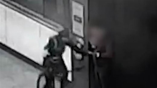 Londoner gets his mobile phone pinched by thief on bike in seconds