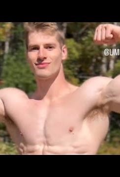 Blonde muscular bodybuilder walking in the forest. Blue pants, abs, great curves #musclegay(2)