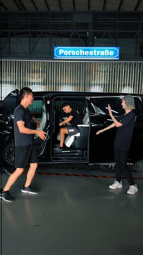 來Super 升級任一款鋁地板 有下列基本配備： 前門迎賓投射燈 雙前座腳踏墊 四門迎賓踏板帶燈光 中排出風口飾板帶燈光可選色 搭配氛圍燈一起升級還享95折優惠 雙11活動加碼再贈送中門增亮照明燈 上下車都能舒舒服服的 歡迎您加入Super 官方賴 https://lin.ee/L0jHIWc 線上詢問討論喔！ #LM #alphard #toyota #lexus | Super 超級商務車