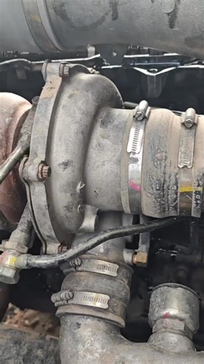 149K views · 2.7K reactions | by listening to the sound, guess what is happening with this engine #fblifestyle #mechanic #enginebroken #soundemgine #testengine #mechaniclife #reels | Dunia otomotif | Facebook