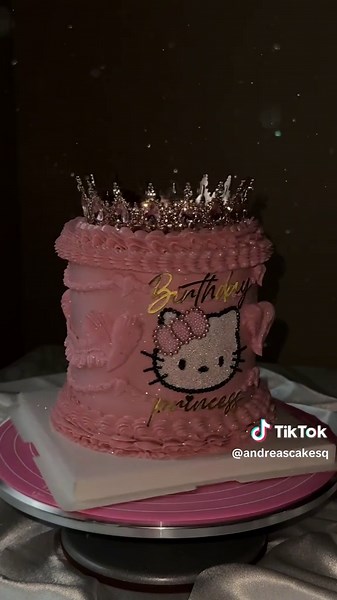 Princess Cake 🩷✨ #crowncaketopper #lambethcake #glittercake #princesscake #birthdaycake #crowncakeinspo #pinkcake #vintagecake #sparklycake