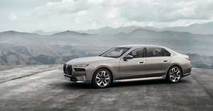 BMW unveils its new all-electric i7: a progressive blend of luxury and sustainability