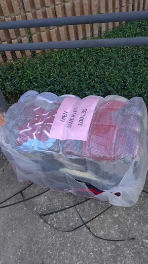 Black Friday is here🤩 Get 15% off everything 😆 #ciaoclothing #thrift #secondhandfashion #fashiontok #fashiontiktok #fashion