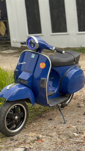 Jual Beli Vespa Scooter Murah on Instagram: "bismillahirohmanirohim 🔥DIJUAL🔥 Vespa Exclusive2 2000 New PX lengkap komplit akur plat B. spesifikasi singkat: -warna biru sesuai surat -bodyset ori -kaki kaki sudah ring12 velg dan ban tubless -tangan pertama dari baru, bpkb bawaan lahir -ada faktur dan sertifikat asli danmotor -stang new import -speedomenter newpx import -headlamp daymaker -sein sein smoke led -stoplamp newpx smoke -kelistrikan sudah DC -jok model new px -ring lampu 