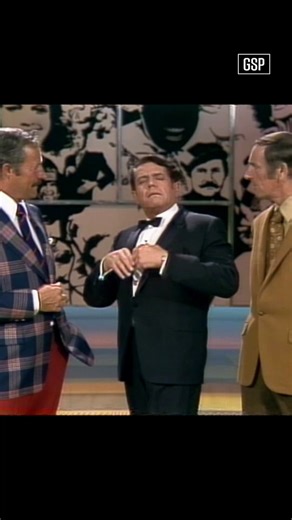 Desi Arnaz sings Babalú and impresses Gladys played by Ruth Buzzi on Rowan & Martin's Laugh-In. Love this clip? Subscribe to Clown Jewels on YouTube for more classic comedy at the link in our bio! #desiarnaz #ruthbuzzi #laughin #babalú #classiccomedy #standup #comedy #standupcomedy #jokes #funny #comedian #fyp