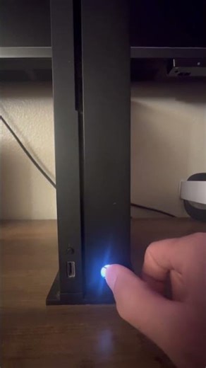 Xbox one X immediately turns off ￼