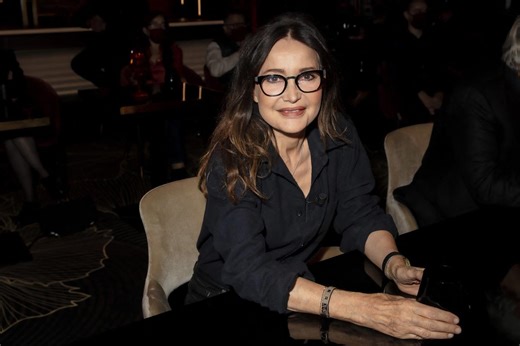 INTERVIEW – Évelyne Bouix : “Je n’ai pas eu assez confiance en moi dans mon parcours d’actrice”