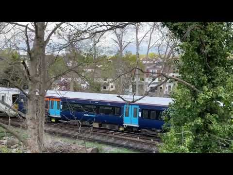 Class 376 NEW BLUE LIVERY taking off from hayes station coupled with an older livery from 2004.