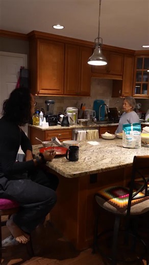 布萊登 Brandon on Instagram: "阿嬤每個禮拜都在問我： 你這樣沒有正常收入，會不會餓死😅 我跟她解釋我有在投資 她說「股票也會跌啊」 其實我早在 2021 就開始用 Binance 幣安 @Binance.zh 現在回頭看 早知道那時投多一點就好了啦！ 不過現在還不晚👇 📲 截圖影片內 QR Code、開啟速結 🎁 新用戶完成身份認證，就能領取加密貨幣紅包 最高還有機會拿到萬元 讓你的阿嬤跨不只跨得懂，還可以安心一點 0 成本開始，提早佈局未來，今年財運靠幣安！"