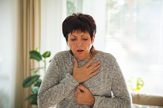 Brûlure de l'œsophage (pyrosis) : symptômes, causes, que faire ?