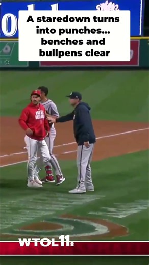 Benches clear after high pitch sparks fight between Reynaldo Lopez and Jorge Soler
