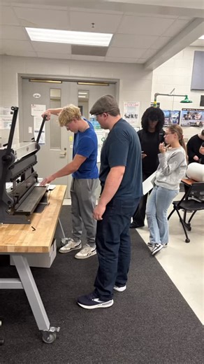 Hard working people in the CIM lab this week! #industrialskills #decaturillinois #cteworks #manufacturing #cte @prairielandfame @decaturpublicschools61 @nowdecatur @decaturmagazine | Brad Curry