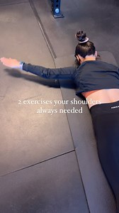 SHOULDER PAIN & SHOULDER MOBILITY Have you been dealing with stiff and painful shoulders? This routine is for you! Try these two exercises for one minute each to improve shoulder mobility and upper back stiffness. Proper shoulder mobility not only helps reduce pain in areas like the upper back, shoulders, and neck but can also improve your workouts, promote better posture, and improve quality of life. Try these shoulder mobility routine and let me know how it goes! 💪 #shoulderpainrelief #should