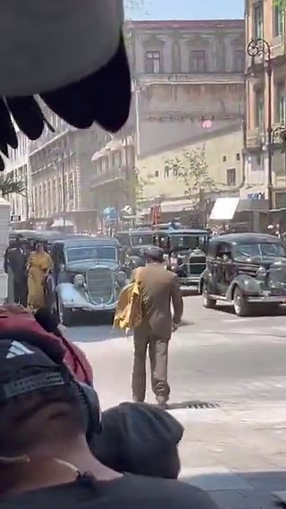 New video of Pedro Pascal on the set of ‘DE NOCHE’ today in CDMX📹 diegodavidmtz | tiktok