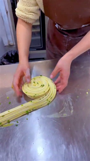 $1 Scallion Pancake in a Straw Hat Shape! 🧅🔥 Crispy Street Food #food #chinesefood #streetfood