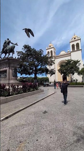I Didn’t Expect El Salvador’s Capital to Look Like This… 🇸🇻✨