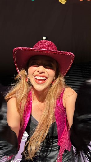 Natalia D | ナタリアD | 誕生日ライブ1月 on Instagram: "東京でシンガーの1日🤩✨ ハードロックでメキシコ大使館とのコラボイベントで歌う機会をいただきました！ みんなで歌って踊って、とても楽しい時間を過ごしました！ 次回は10月7日（火）にお会いしましょう！ Tuve la oportunidad de cantar para un evento de Hard Rock en colaboración con la embajada de México, bailamos cantamos y nos divertimos! Nos vemos el próximo Martes 7 de Octubre #シンガー #外国人 #ライブ #mexicanaenjapon #mexico #メキシコ #jpop #歌ってみた"