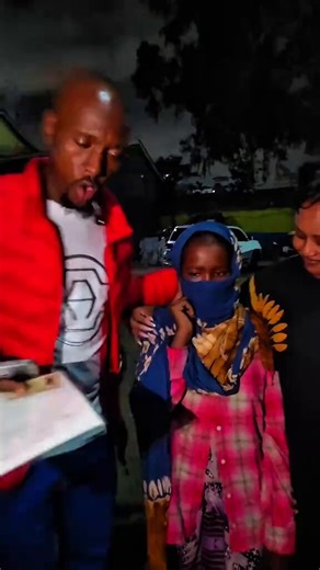 This is actually a case of human trafficking. Hawa watoi wanatolewa Somalia and sold into the sex tourism business. Im told it's a big business in Nairobi and Mombasa. Halal brothers, just like their prophet, can't eat pork, but they can repeatedly rape 9 year old kids.