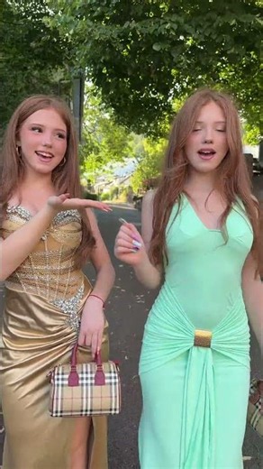 👩🏻‍🦰👀👩🏻‍🦰 #twins #dance #shortvideo #beautiful #fun