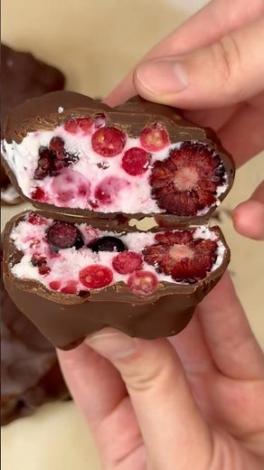 Berry Frozen Yoghurt Bites🫐🍓 Full recipe in caption! #frozenyoghurtbites
