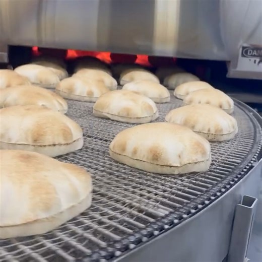 Automatic Bread Production LinesFully automatic production line for Lebanese bread, pita bread, tortillas, tandoori bread, manakish, and lavash.. خطوط إنتاج الخبز الأوتوماتيكيةخط إنتاج أوتوماتيكي بالكامل للخبز اللبناني، وخبز البيتا، والتورتيلا، والتنور، والمناقيش، واللافاشAutomatic Bread Production LinesFULL AUTOMATIC LEBANESE BREAD, PITA, TORTILLA TANNOUR, MANAKISH AND LAVASH PRODUCTION LINÉRevolutionize your bakery with fully automated pita bread production line! Tailored to fit your space and