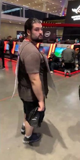 Dude Delivers on Free Shrugs || ViralHog