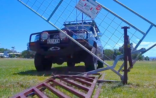 不用电也能自动开合的门，是怎么做到的？