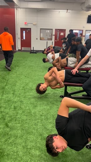 Leonard Johnson on Instagram: "For athletes who rely on core stability and lower back strength, adding the QL raises to your workout plan is a must. Although we don’t have a back extension machine, there are different variations to attack this exercise. Lying on your side with your hip just off the edge of the bench. Hips centered and supported by your partner. Control the tempo on the way down. When you arrive at the bottom position initiate by Focusing on squeezing through the side of your low