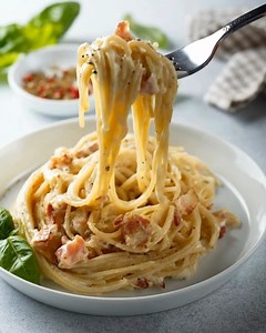 137K views · 255 reactions | Voici la VRAIE recette des spaghetti carbonara avec seulement 5 ingrédients et SANS crème  ......... La recette détaillée en commentaire  | Demotivateur Food | Facebook