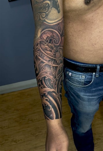 Japanese water wave & peony flower tattoo art free flow #japanesetattoo #tattoolover #tattooart #tattootrend #blackandgreytattoo #goviral #foryou #foryoupage #trinding #tattooideas #customtattoo #inklinktattoostudio