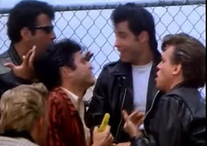 Grease película completa. La puedes ver aquí