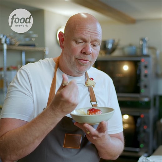 Take a trip down memory lane with Tom Kerridge’s Steamed Jam Sponge Pudding - just like your favorite school dinner, but even better! 🍓🍮 #SecretsofThePubKitchen | Food Network UK