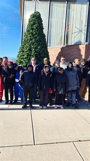 Earlier this month, Inroads participants enjoyed a very special visit with Roselle Mayor Donald Shaw ☕✨ Participants introduced themselves, shared something positive about who they are, toured Borough departments, posed for a mini photo shoot in the Mayor’s office — and even had a friendly sing-off! 🎤 Everyone left with gifts from the Mayor, but the biggest takeaways were the smiles, confidence, and unforgettable memories. We are incredibly grateful to have a Mayor who truly cares about everyon