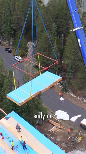 Elavate Modular on Instagram: "Projects like this are won or lost long before set day. Being brought into the conversation early in the design process by the talented @tobylongaia & @chxtld, we were able help ensure successful engineering around real-world transport constraints—such as the 12’8” shipping limit—without compromising the client’s vision. In this case, an over-height roofline and expansive window wall were achieved through a fully panelized roof system, planned from the outset. #rea