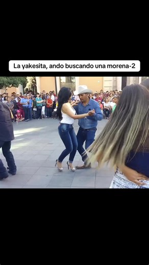 La yakesita, ando buscando una morena-2