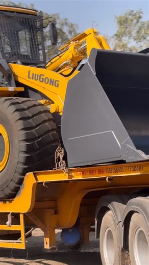 Shiv Raj Kumawat on Instagram: "#loader💪 #load💪💯 #llugong🌹🦁🥀 #4x4 #4klikes"