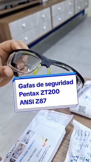 Gafas de seguridad con medida. Montura Pentax ZT200 Ansi Z87 con graduación. #gafasdeseguridad #gafaspentax #gafas3m #lentesdeseguridad #pentaxzt200 #ansiz87 #leoptica